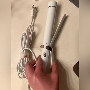 T3 1.25 in. Barrel Curling Iron